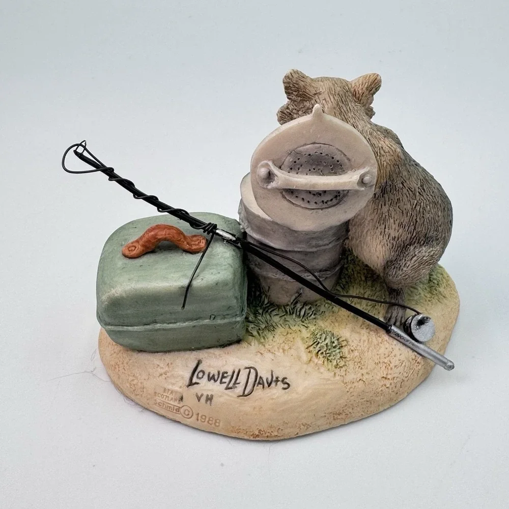 Lowell Davis‎ Schmid COON CAPERS Figurine Racoon Stealing Fish BFA Scotland EUC